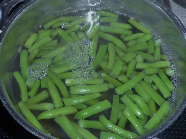 Rezept: Salat: Frühlingsfrischer Apfel-Bohnen-Salat mit Zitronen-Sahne-Dressing Bild Nr. 2 Salat: Frühlingsfrischer Apfel-Bohnen-Salat mit Zitronen-Sahne-Dressing - Rezept - Bild Nr. 2