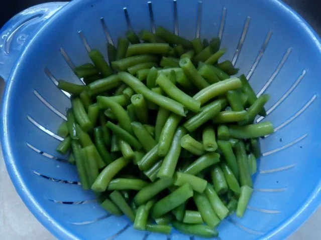 Rezept: Salat: Frühlingsfrischer Apfel-Bohnen-Salat mit Zitronen-Sahne-Dressing Bild Nr. 3 Salat: Frühlingsfrischer Apfel-Bohnen-Salat mit Zitronen-Sahne-Dressing - Rezept - Bild Nr. 3