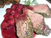 Hirschfilet mit Portwein-Kirschsauce an hausgemachter Steinpilzknödelrolle - Rezept