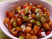 Rezept: Beilagen: Paprika-Röstkartoffeln mit roten Zwiebeln und Speck Beilagen: Paprika-Röstkartoffeln mit roten Zwiebeln und Speck - Rezept