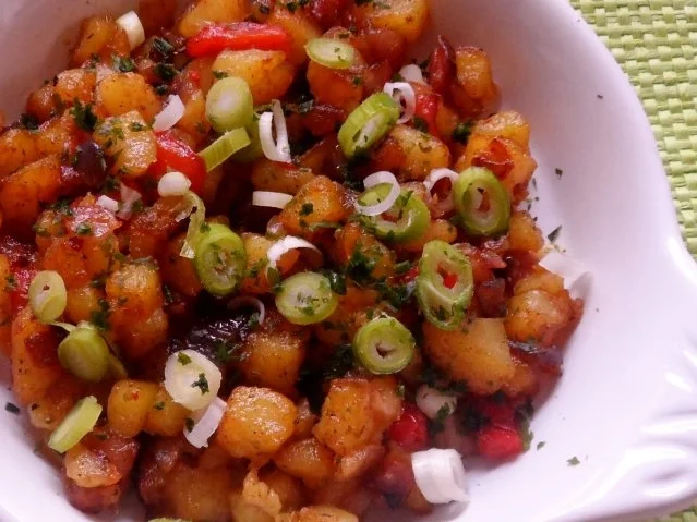 Rezept: Beilagen: Paprika-Röstkartoffeln mit roten Zwiebeln und Speck Bild Nr. 11 Beilagen: Paprika-Röstkartoffeln mit roten Zwiebeln und Speck - Rezept - Bild Nr. 11