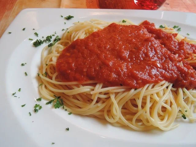 Rezept: Vegan : Hartweizen - Spaghettini unter fruchtiger Apfel - Paprika - Soße Bild Nr. 2 Vegan : Hartweizen - Spaghettini unter fruchtiger Apfel - Paprika - Soße - Rezept - Bild Nr. 2