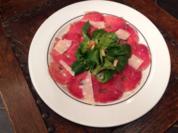 Getrüffeltes Rinder- Carpaccio vom bergischen Angus an Feldsalatsträußchen - Rezept