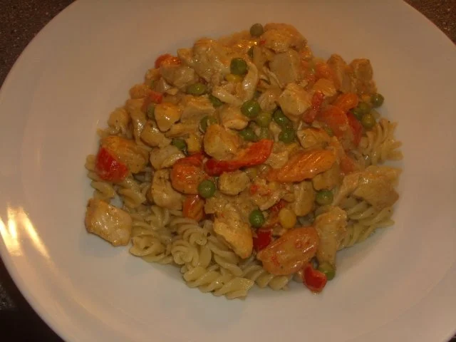 Pasta mit Hähnchengeschnetzeltes und Buttergemüse - Rezept