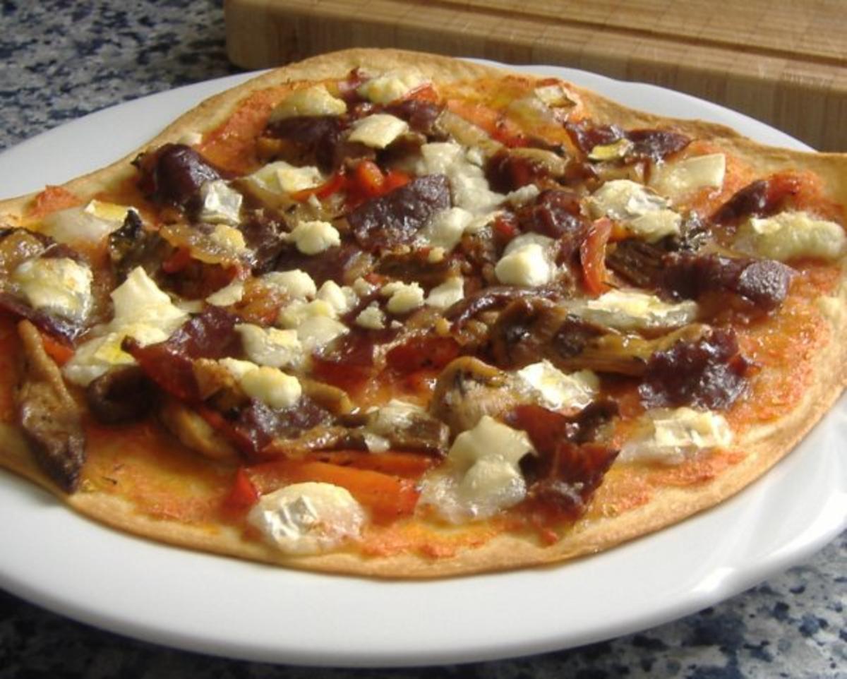 Bilder für Spanische Pizza mit Austerpilze,Paprika,Ziegenkäse und Iberico Schinken - Rezept