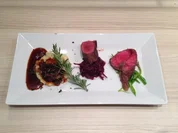 Ibericobäckchen auf getrüffeltem Püree mit Portweinreduktion, Wagyu Flank mit Fleur de Sel - Rezept