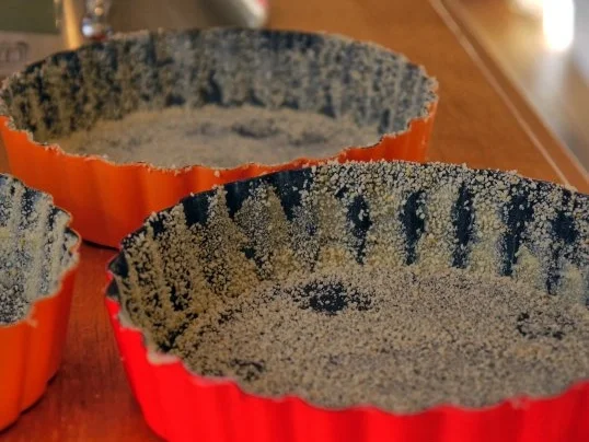 Rezept: Zitronen-Streusel-Tarteletts mit Limoncello-Guss Bild Nr. 5 Zitronen-Streusel-Tarteletts mit Limoncello-Guss - Rezept - Bild Nr. 5