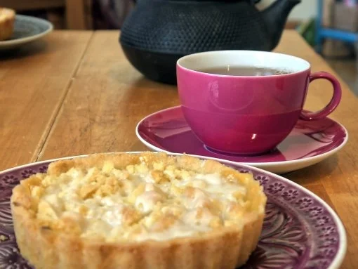 Rezept: Zitronen-Streusel-Tarteletts mit Limoncello-Guss Zitronen-Streusel-Tarteletts mit Limoncello-Guss - Rezept