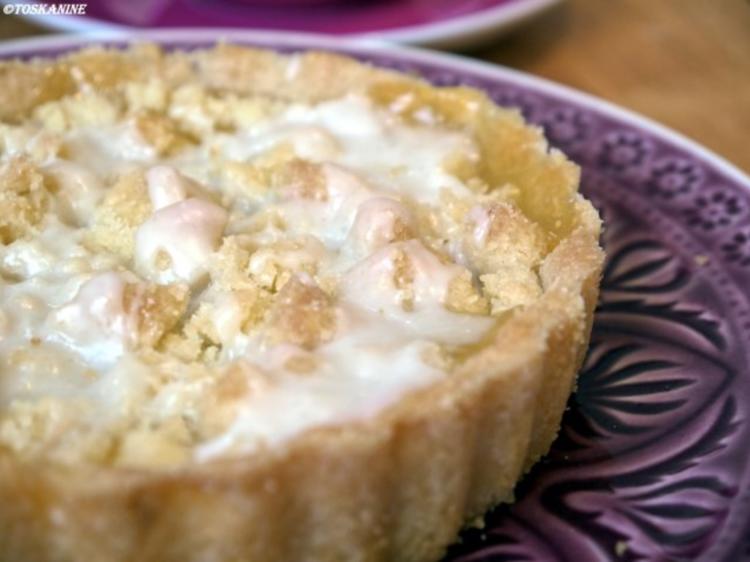 Zitronen-Streusel-Tarteletts mit Limoncello-Guss - Rezept - kochbar.de