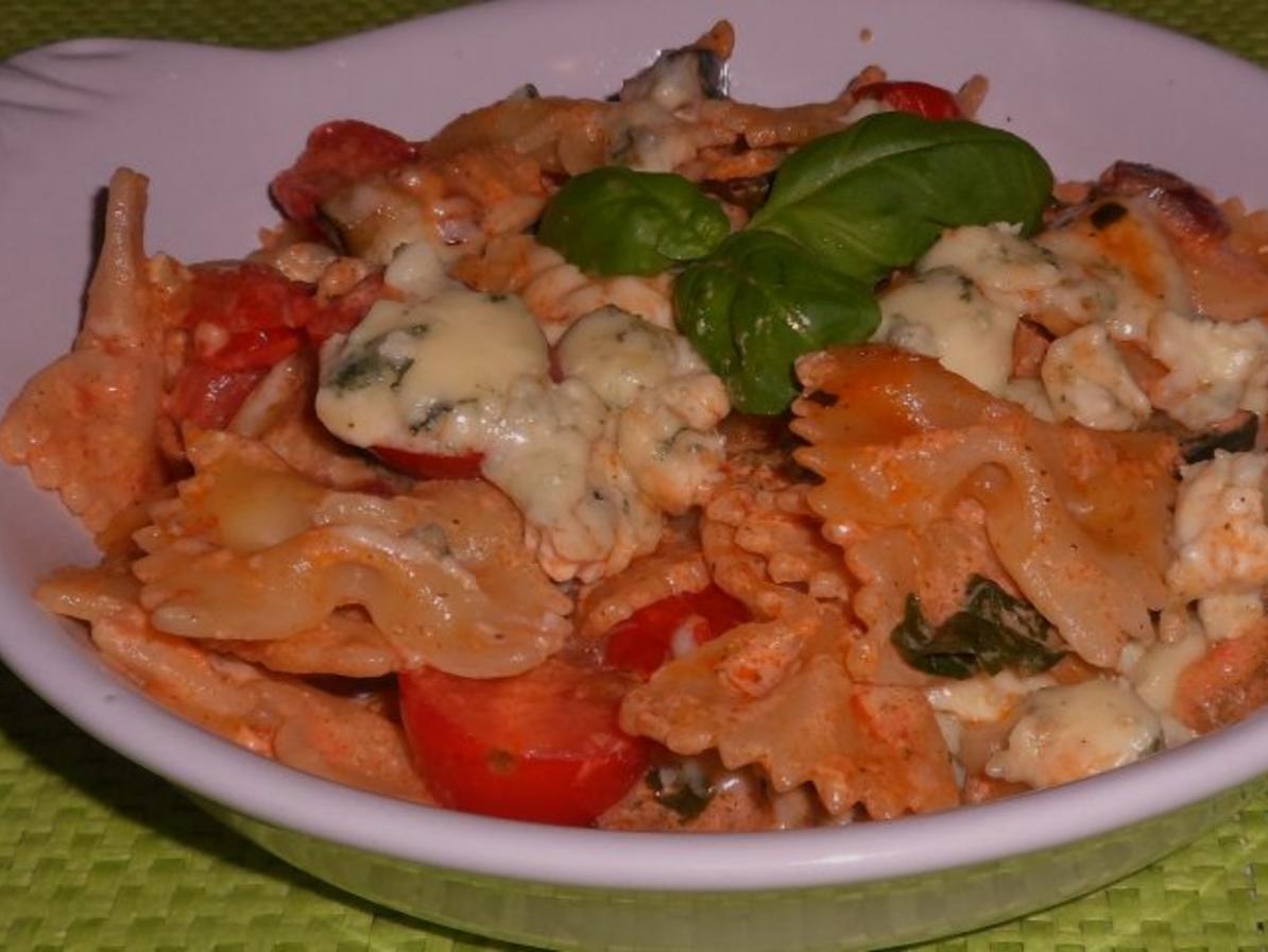 Auflauf/Pasta: Würzig-scharfer Gemüse-Nudel-Auflauf mit Gorgonzola ...