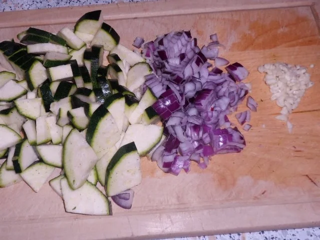 Auflauf/Pasta: Würzig-scharfer Gemüse-Nudel-Auflauf mit Gorgonzola - Rezept - Bild Nr. 2