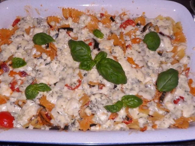 Auflauf/Pasta: Würzig-scharfer Gemüse-Nudel-Auflauf mit Gorgonzola - Rezept - Bild Nr. 13