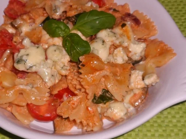 Auflauf/Pasta: Würzig-scharfer Gemüse-Nudel-Auflauf mit Gorgonzola - Rezept - Bild Nr. 14