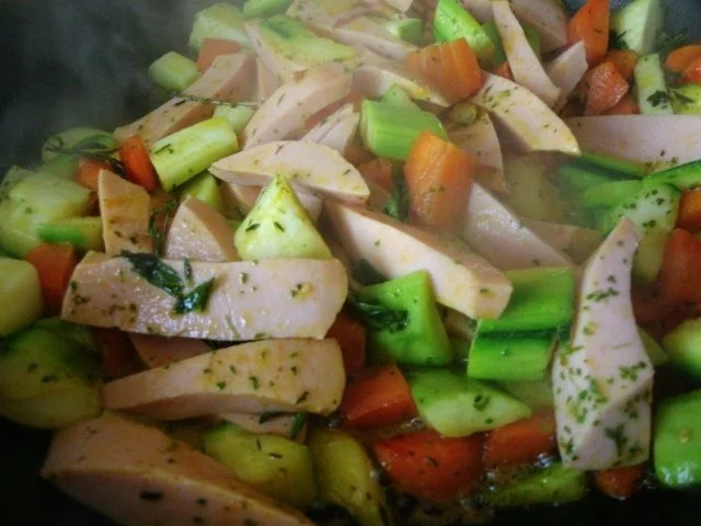 Rezept: Gemüse-Würstchengulasch Bild Nr. 3 Gemüse-Würstchengulasch - Rezept - Bild Nr. 3