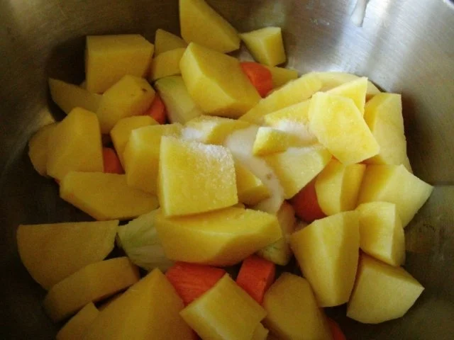 Rezept: Gemüse-Würstchengulasch Bild Nr. 5 Gemüse-Würstchengulasch - Rezept - Bild Nr. 5