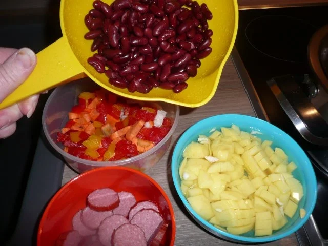 Rezept: Hackfleisch - Suppe : mit Kraut, Cabanossi && Bild Nr. 4 Hackfleisch - Suppe : mit Kraut, Cabanossi && - Rezept - Bild Nr. 4