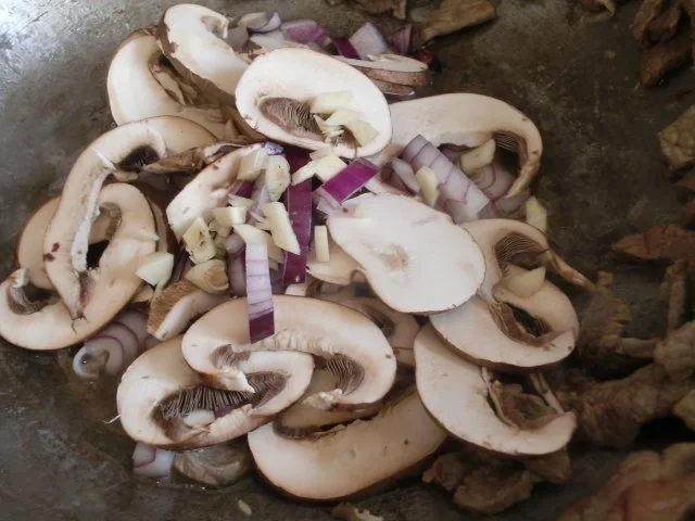 Rezept: Champignons mit Rinderminutensteak - Streifen Bild Nr. 5 Champignons mit Rinderminutensteak - Streifen - Rezept - Bild Nr. 5