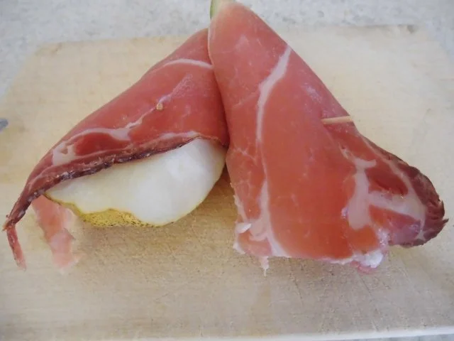 Rucola mit Wein Vinaigrette und warmer Birne im Schinken - Rezept - Bild Nr. 3