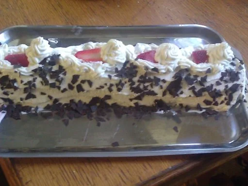 Erdbeer-Biskuitrolle - Rezept