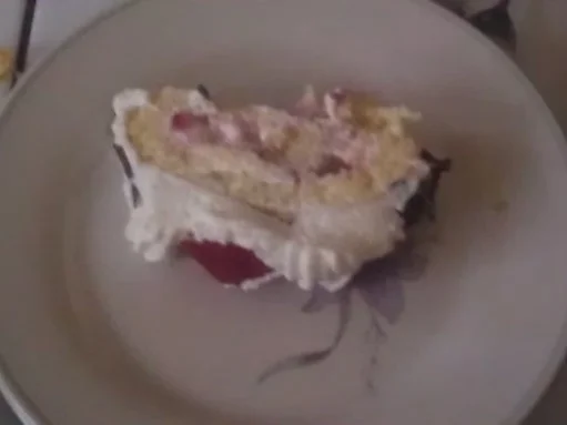 Erdbeer-Biskuitrolle - Rezept - Bild Nr. 2