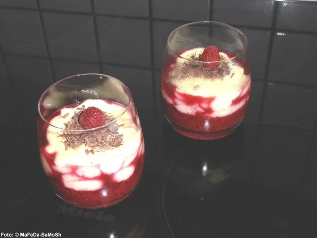 Rezept: Vanillecreme mit Himbeeren Bild Nr. 2 Vanillecreme mit Himbeeren - Rezept - Bild Nr. 2
