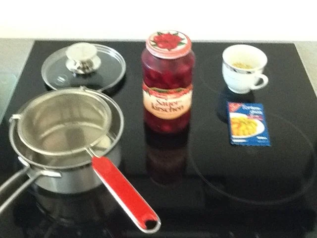 Rezept: Schwarzwälder-Kirsch Torte Bild Nr. 4 Schwarzwälder-Kirsch Torte - Rezept - Bild Nr. 4