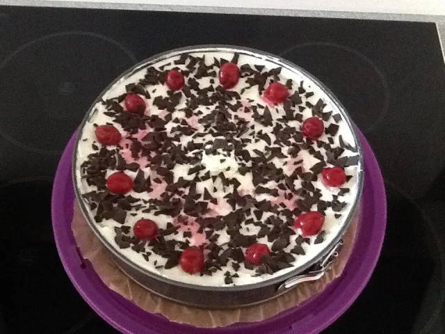 Rezept: Schwarzwälder-Kirsch Torte Bild Nr. 2 Schwarzwälder-Kirsch Torte - Rezept - Bild Nr. 2