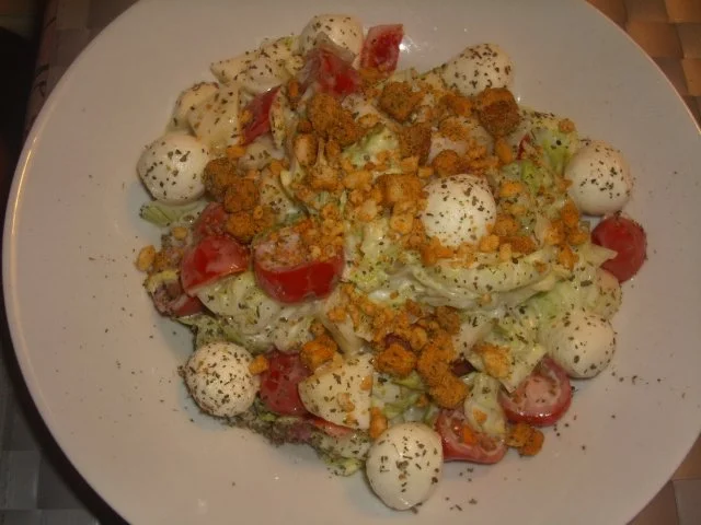 Gemischter Salat mit Joghurt Dressing - Rezept