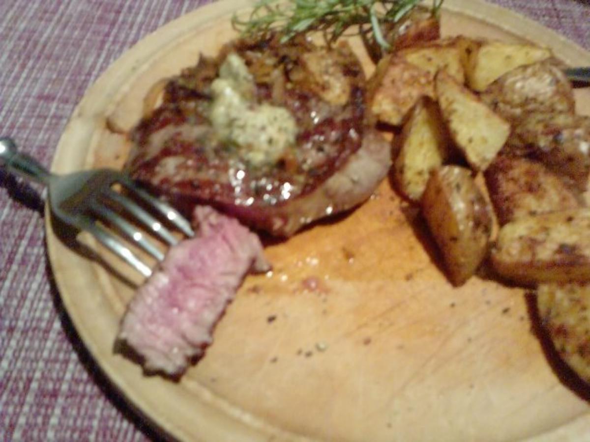 AFTER-BIKING-BEFORE-TATORT-STEAK – FILETSTEAK MIT SPICY-FRIES AND ONIONS - Rezept - Bild Nr. 15