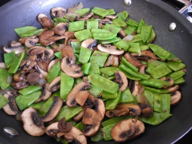 Vegan : Reis - Champignon - Pfanne mit Zuckerschoten - Rezept - Bild Nr. 8