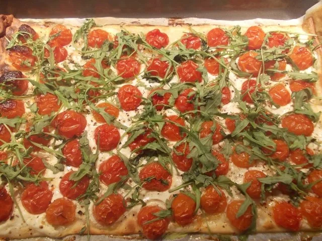 Flammkuchen mit Tomaten und Rucola - Rezept - Bild Nr. 6