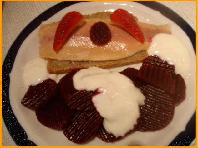 Kürbiskernbrot mit Forellenfilet und Rote Bete - Rezept - Bild Nr. 4