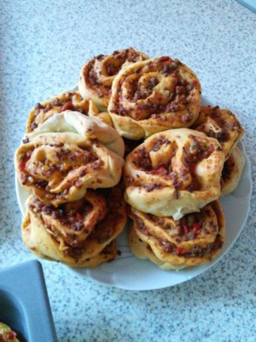 Bilder für Hefeschnecken mit deftiger Füllung - Rezept