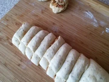 Rezept: Hefeschnecken mit deftiger Füllung Bild Nr. 5 Hefeschnecken mit deftiger Füllung - Rezept - Bild Nr. 5