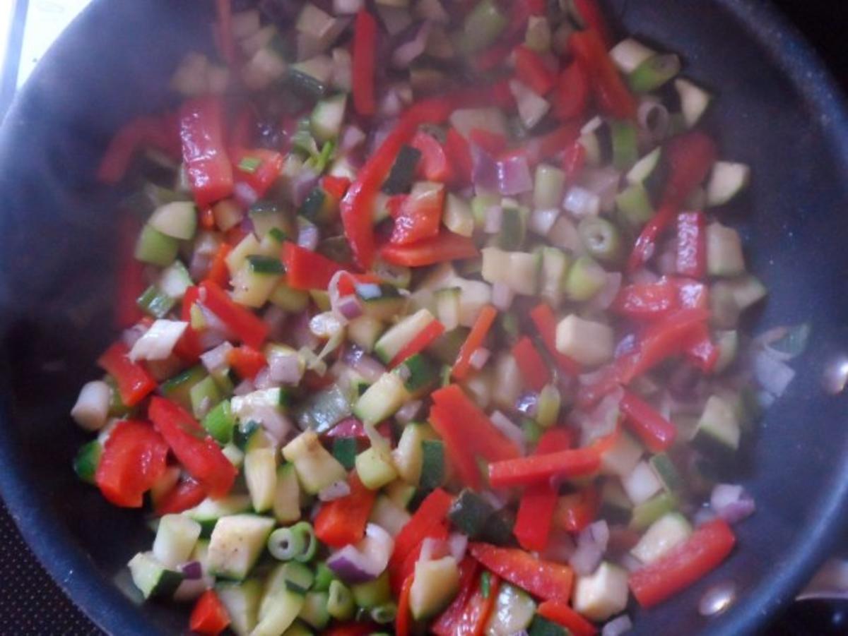 Ofengerichte: Hackbraten-Schichtauflauf mit Tomatenreis & Paprika-Zucchini-Gemüse - Rezept - Bild Nr. 6