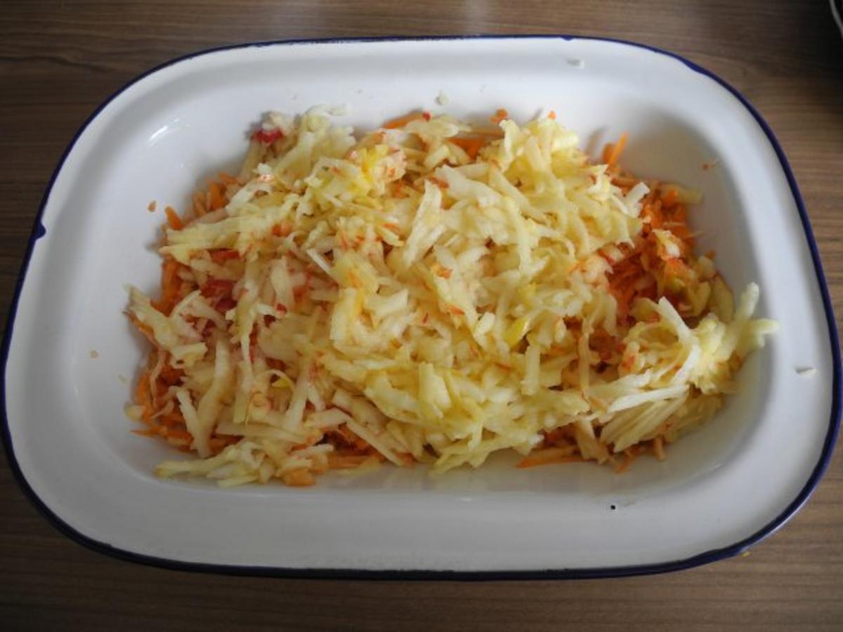 Vegan : Kartoffel - Karottenbratling dazu Salate - Rezept - Bild Nr. 5