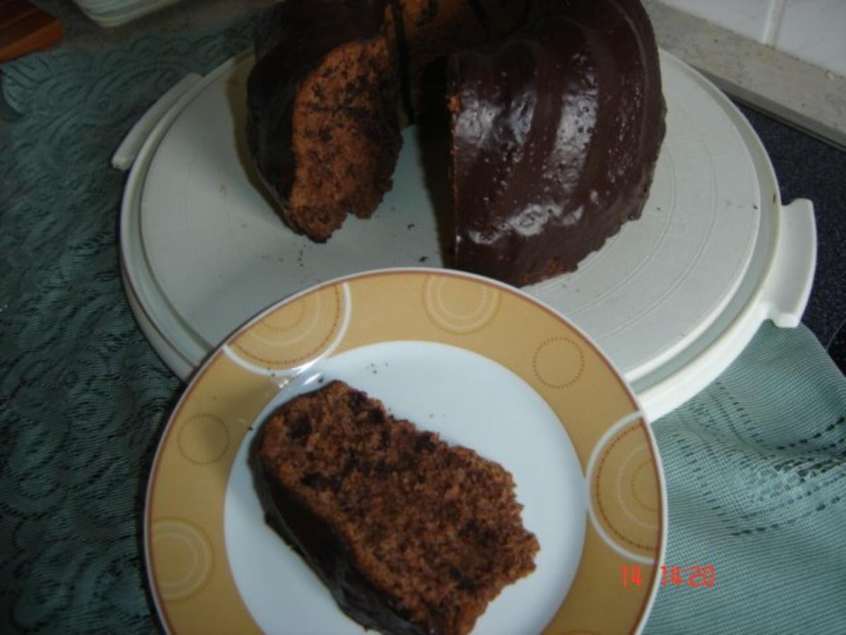 Brownie-Gugelhupf mit Walnüssen - Rezept