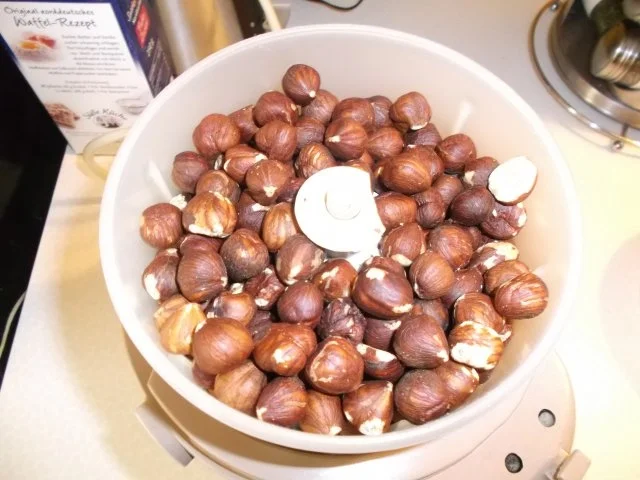 Rezept: Kuchen: Schoko-Rum-Nusskuchen Bild Nr. 8 Kuchen: Schoko-Rum-Nusskuchen - Rezept - Bild Nr. 8