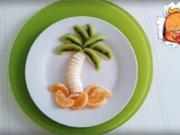 Kreatives Obst Dessert und fruchtiger Smoothie unter den „Palmen“ - Rezept