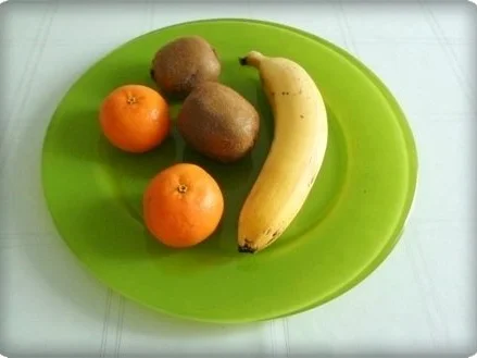 Kreatives Obst Dessert und fruchtiger Smoothie unter den „Palmen“ - Rezept - Bild Nr. 3