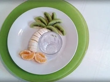 Kreatives Obst Dessert und fruchtiger Smoothie unter den „Palmen“ - Rezept - Bild Nr. 10