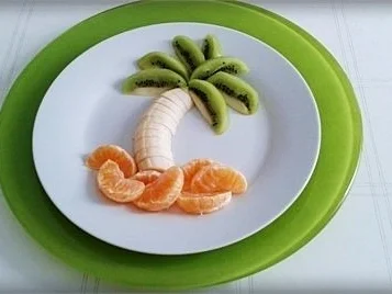 Kreatives Obst Dessert und fruchtiger Smoothie unter den „Palmen“ - Rezept - Bild Nr. 12