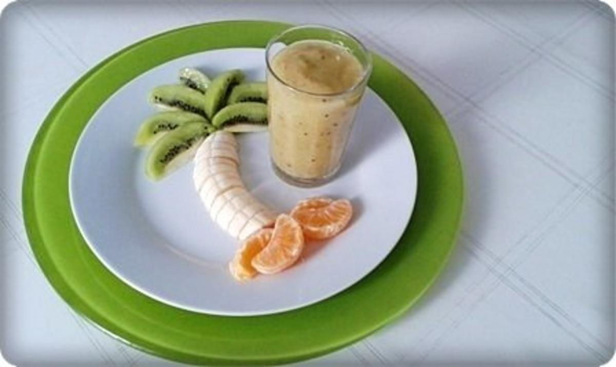 Kreatives Obst Dessert und fruchtiger Smoothie unter den „Palmen“ - Rezept - Bild Nr. 13