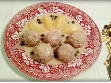 Rezept: Königsberger Klopse aus Thüringer Mett in feiner Kapernsauce Königsberger Klopse aus Thüringer Mett in feiner Kapernsauce - Rezept