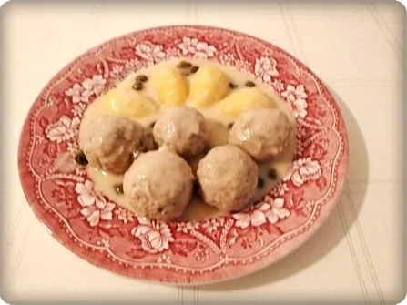 Rezept: Königsberger Klopse aus Thüringer Mett in feiner Kapernsauce Bild Nr. 2 Königsberger Klopse aus Thüringer Mett in feiner Kapernsauce - Rezept - Bild Nr. 2