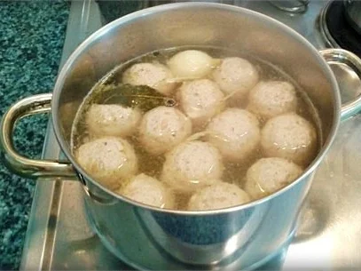 Rezept: Königsberger Klopse aus Thüringer Mett in feiner Kapernsauce Bild Nr. 14 Königsberger Klopse aus Thüringer Mett in feiner Kapernsauce - Rezept - Bild Nr. 14