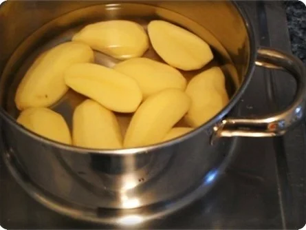 Rezept: Königsberger Klopse aus Thüringer Mett in feiner Kapernsauce Bild Nr. 16 Königsberger Klopse aus Thüringer Mett in feiner Kapernsauce - Rezept - Bild Nr. 16