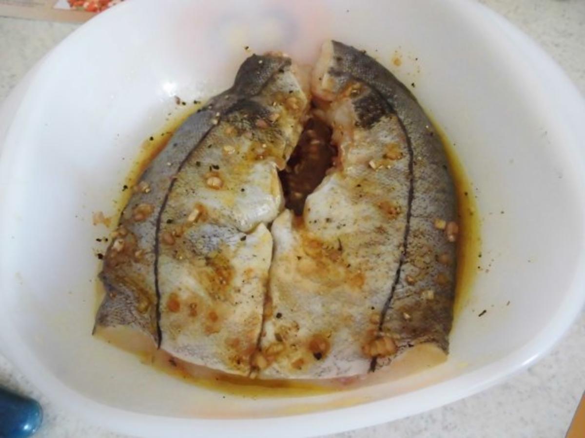 Seelachsfilet auf der Haut gebraten mit kalter Salsa und Sesamreis ...