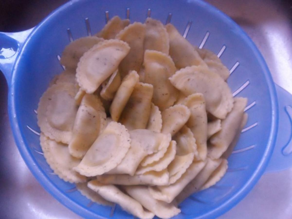 Nudeln/Pasta: Cappelletti mit Zitronen-Lachs-Sahne-Soße - Rezept - Bild Nr. 5