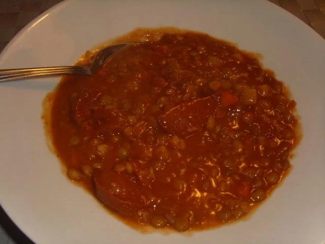 Rezept: Scharfe Linsensuppe mit Sucuk Scharfe Linsensuppe mit Sucuk - Rezept